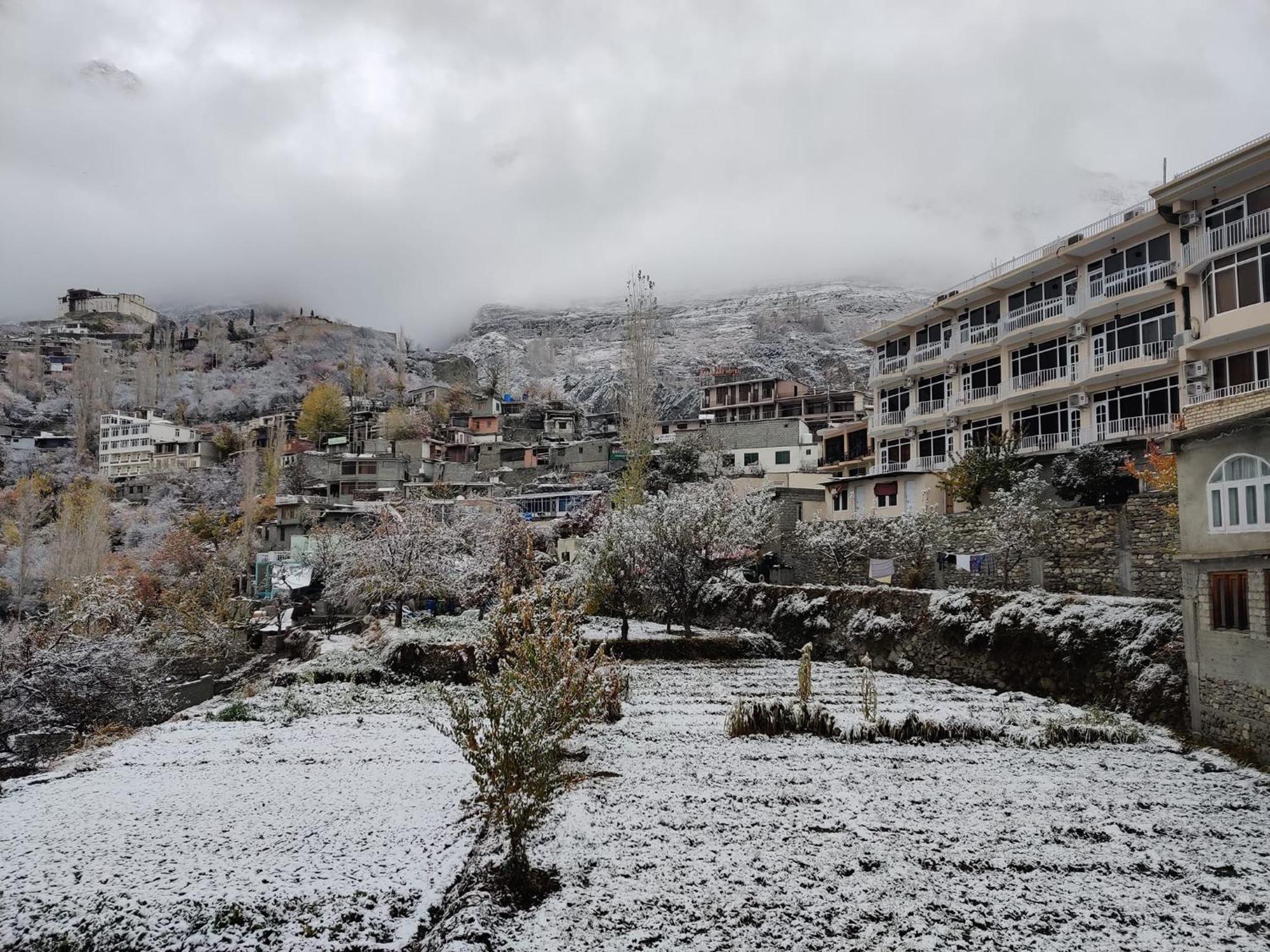 Hilltop Hotel, Hunza Karimabad  Exterior photo