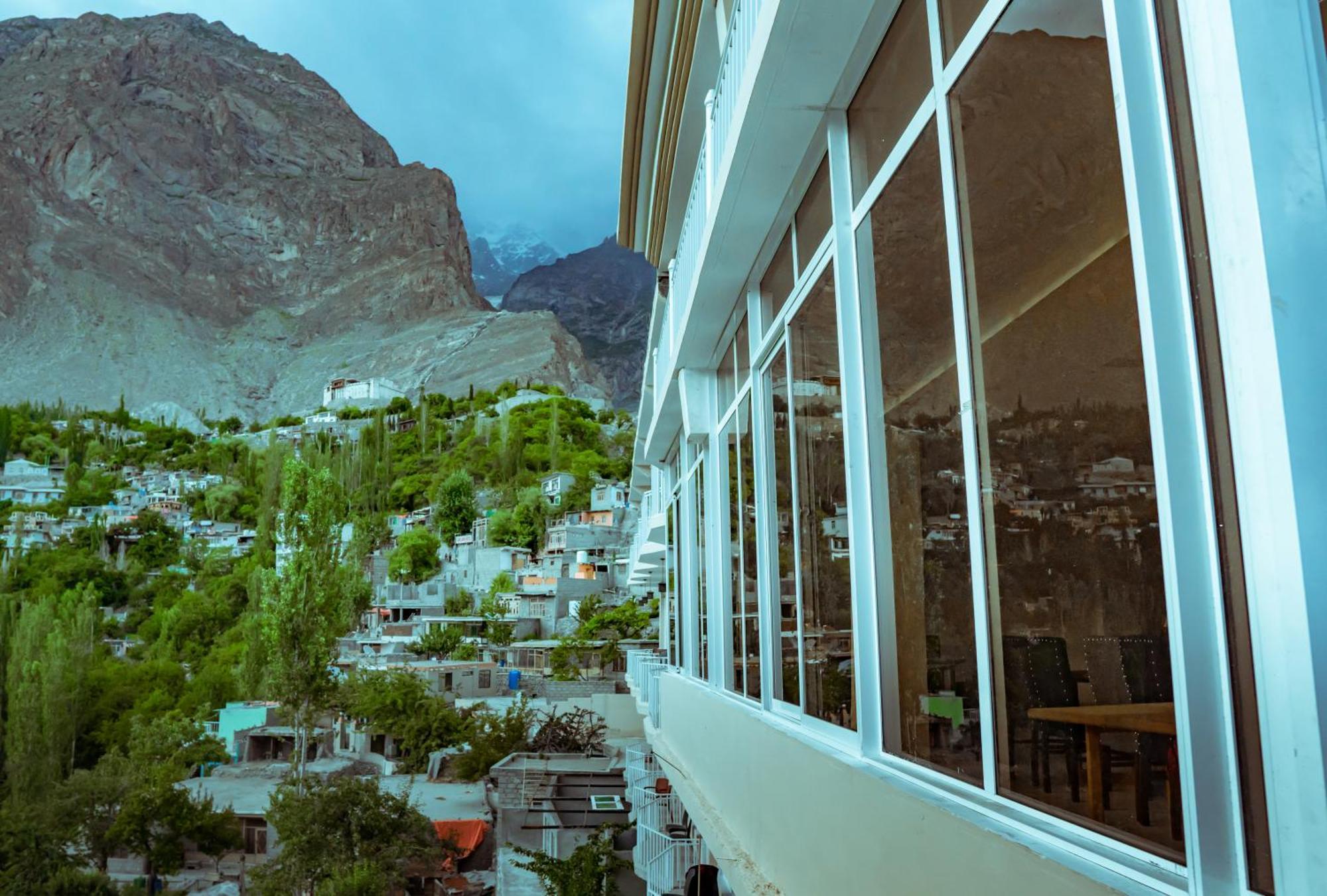 Hilltop Hotel, Hunza Karimabad  Exterior photo