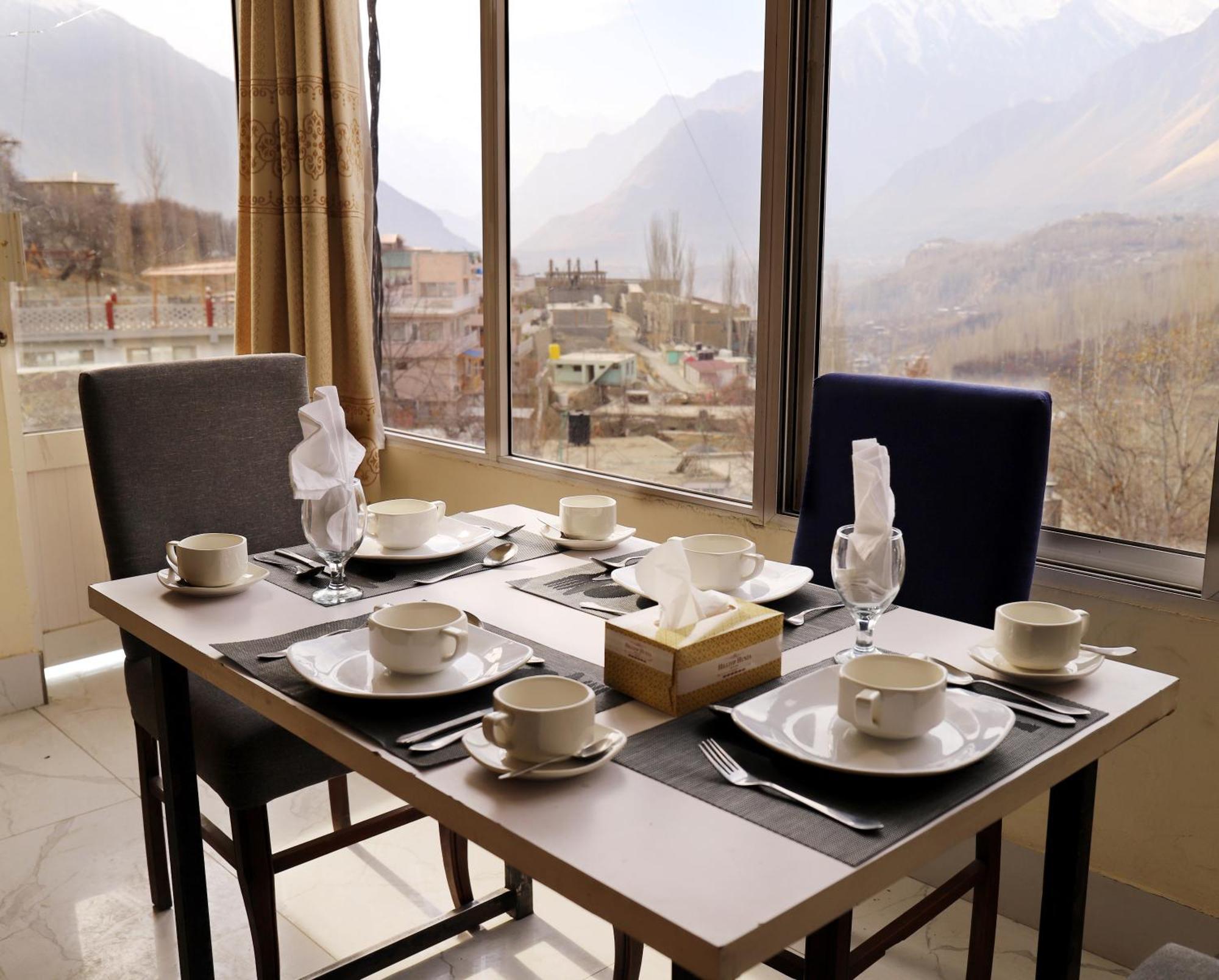 Hilltop Hotel, Hunza Karimabad  Exterior photo
